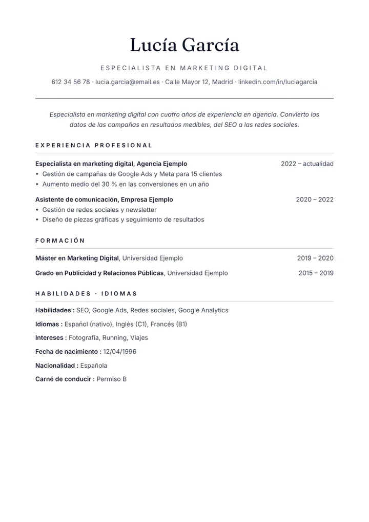 Plantilla de currículum Clásica con datos de ejemplo