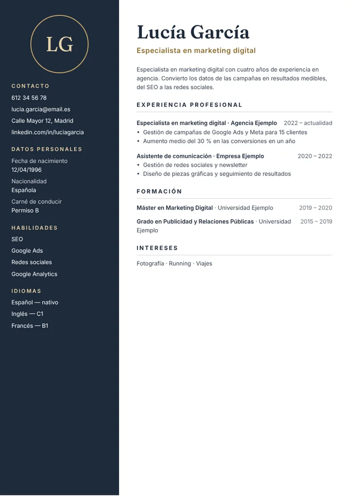 Plantilla de currículum Noche con datos de ejemplo
