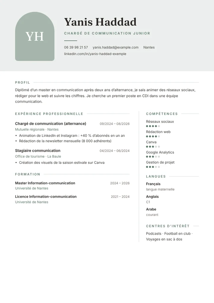 Exemple de CV de jeune diplômée pour un premier emploi en marketing, une page